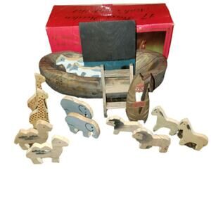 The Windsor collection Noah's Ark 17 Piece Set With Box